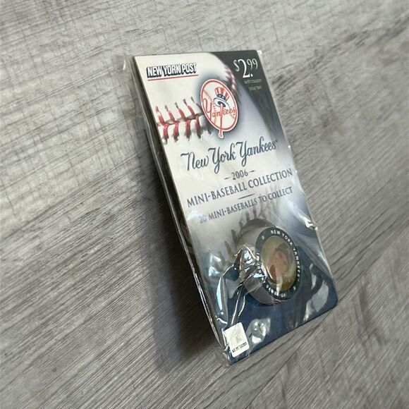 Johnny Damon New York Yankees 2006 Mini Baseball Collection - Picture 5 of 9